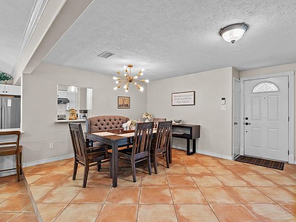 5th image of 16119 La Avenida Dr