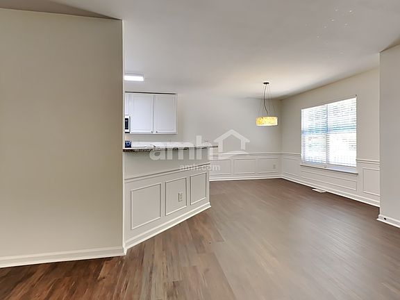 5th image of 6258 Dumont Ln