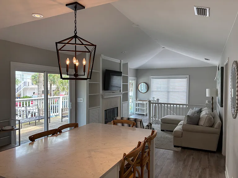 113 Elizabeth Pl — Photo 2