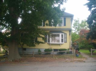 79 Perry St, Bristol, RI 02809