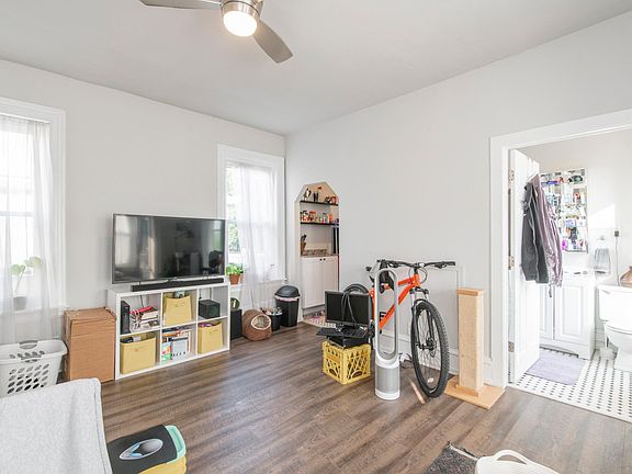 4th image of 401 Lyceum Ave #2R