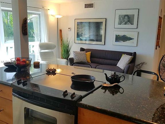 4th image of 1100 11th St APT 406
