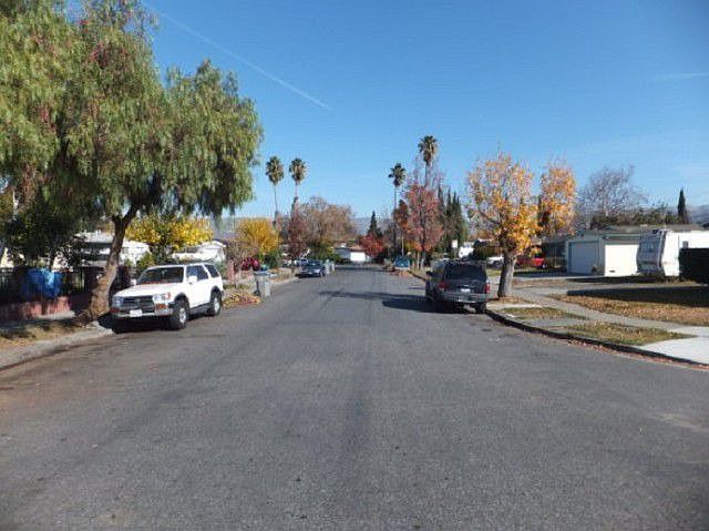 2nd image of 2082 Calview Ave