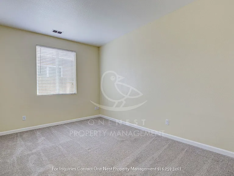 1746 Barney Ave — Photo 17