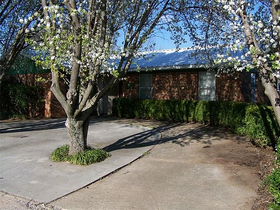 2nd image of 523 Eastgate Ave
