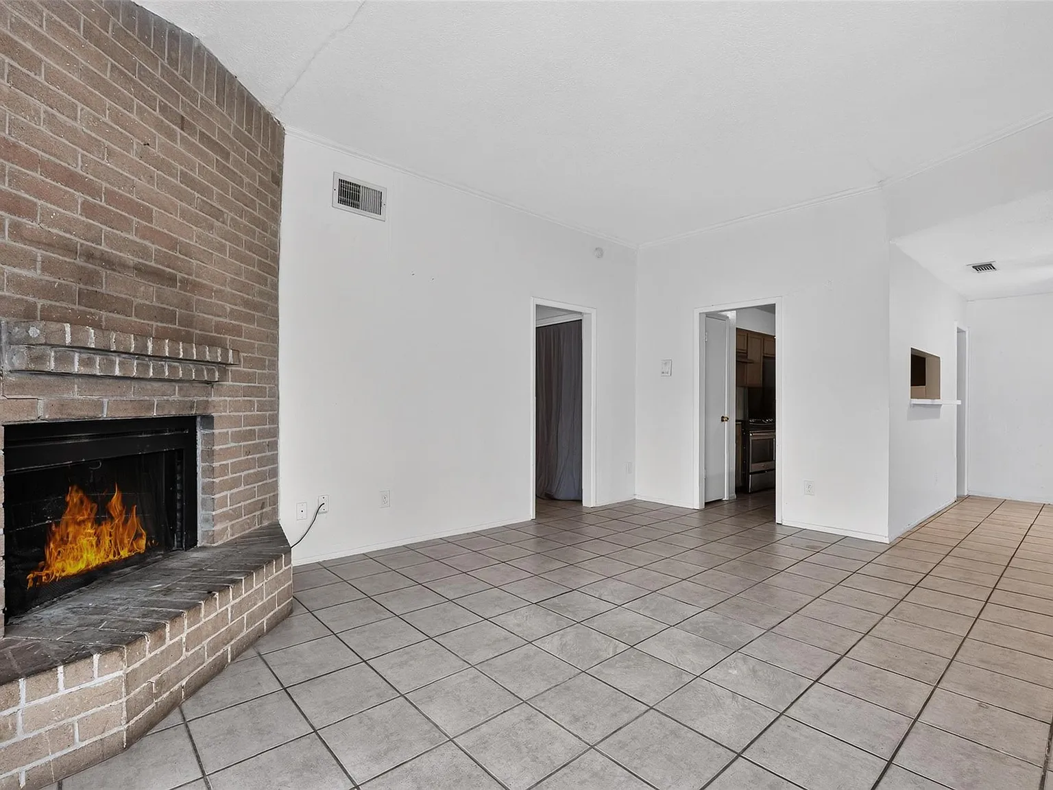 3 bed, 2.0 bath, 1388 sqft, $1,650 — Photo 4
