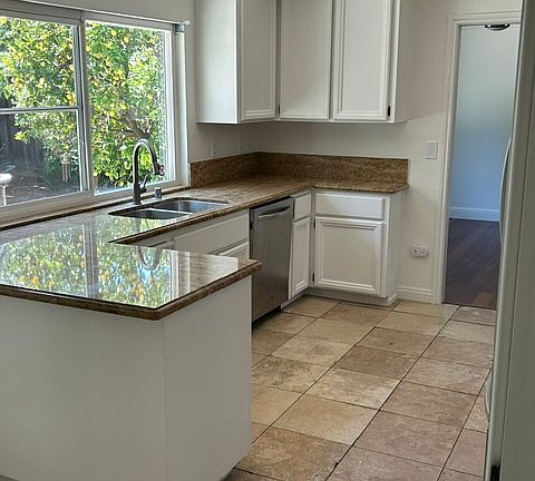 3rd image of 315 Landeros Dr