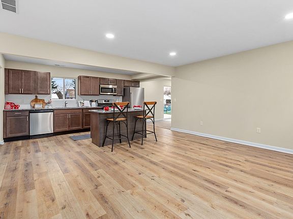 3rd image of 406 Park Ave