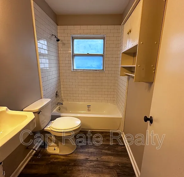 322 S Powell Ave — Photo 11