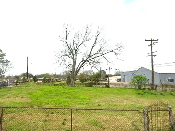 1403 Edna St, Baytown, TX 77520