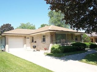 2563 S 90th St, West Allis, WI 53227