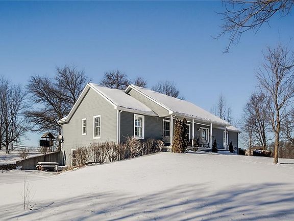 3rd image of 24971 Tonganoxie Dr