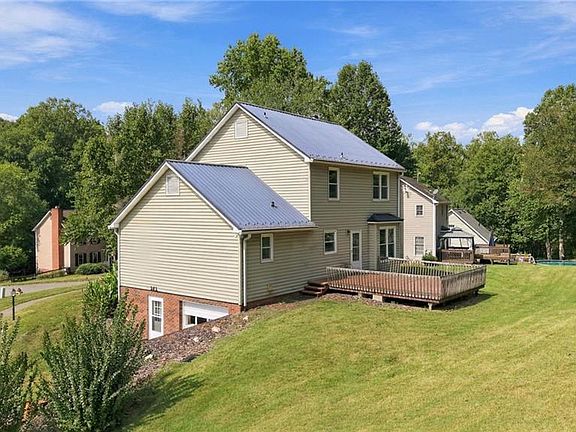 3rd image of 161 Winfield Dr