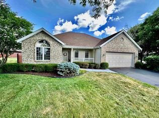 3325 E Summerfield Dr, Rockford, IL 61114