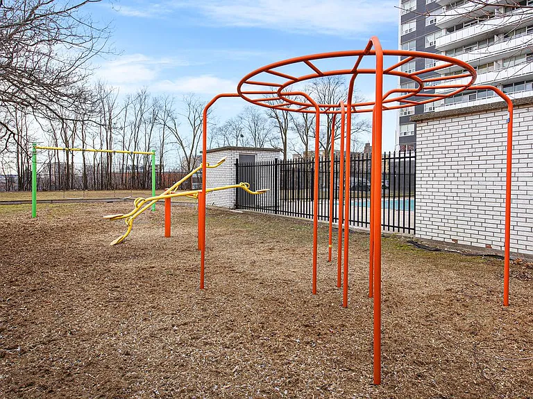 2050 Keele St — Photo 22