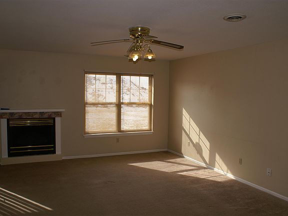 4th image of 650 Circle Pine Dr #B