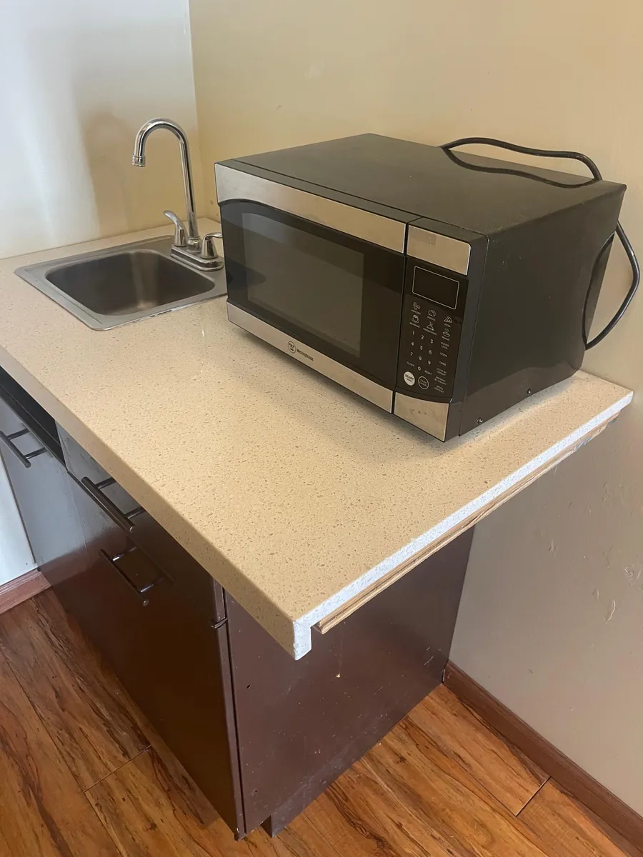 small kitchen - 245 S Thurston Ave #GUESTROOM3