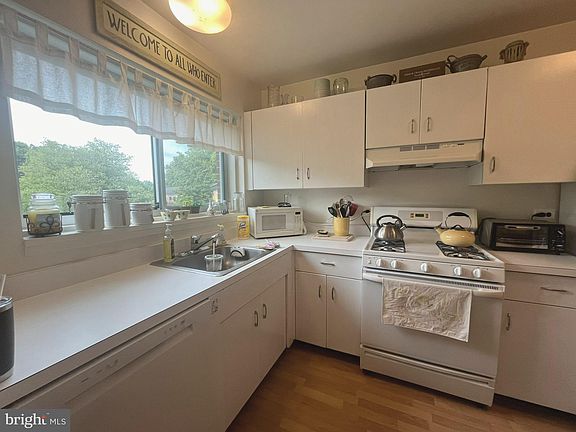5th image of 10607 Weymouth St APT 204