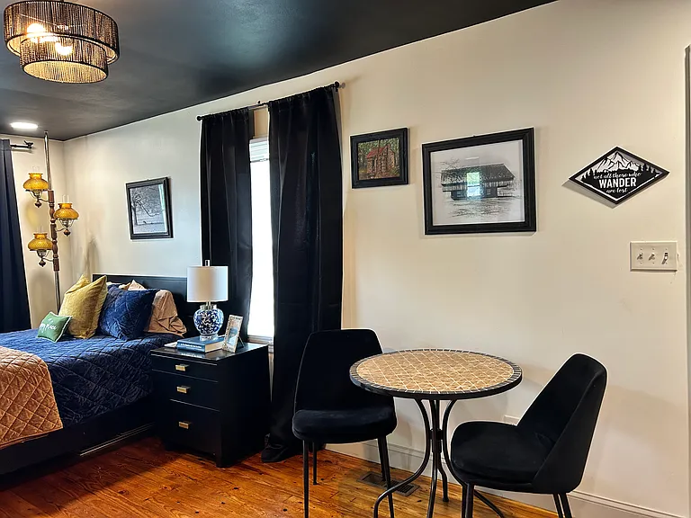 1209 Redwood Ave — Photo 4