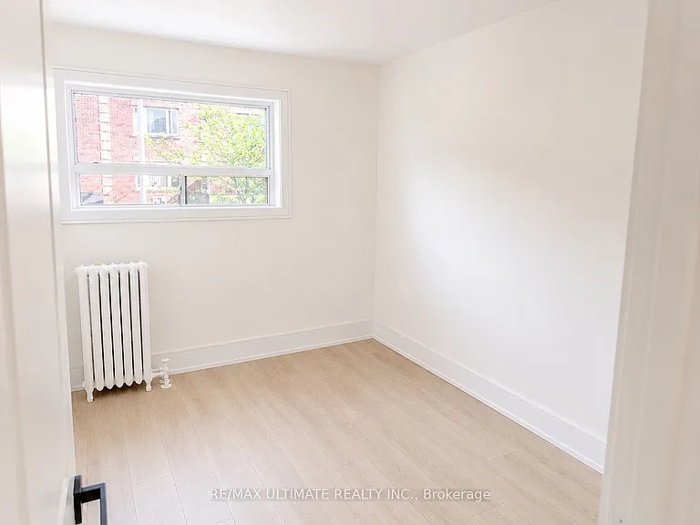 810 Bloor St W #200 — Photo 7