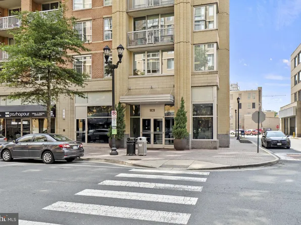 1020 N Highland St Unit 813, Arlington, VA 22201