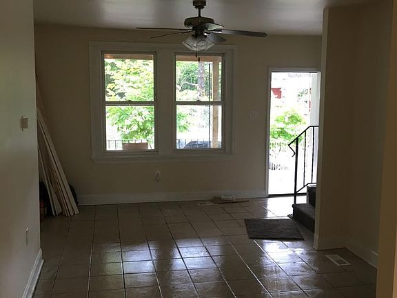 3rd image of 530 E Mayland St