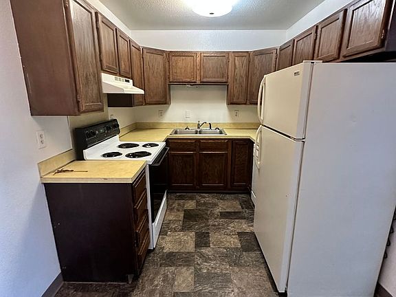 3rd image of 3201 E Rosser Ave APT 01