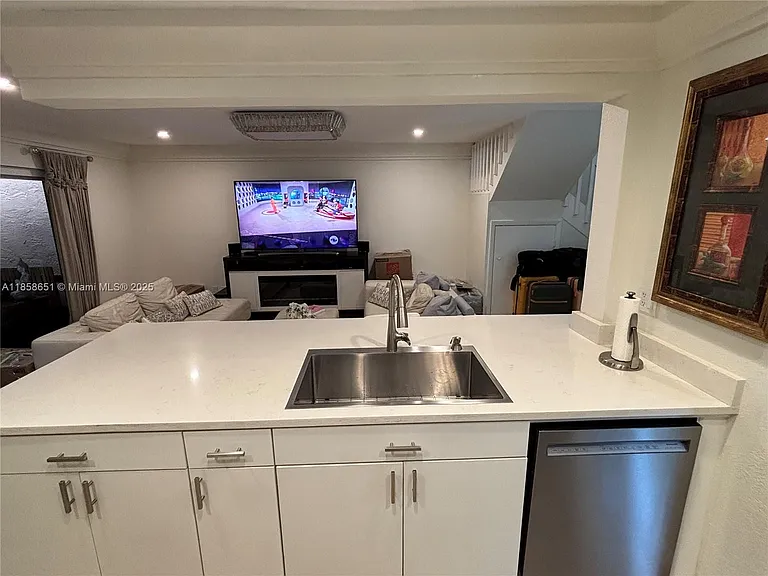 2201 NW 45th Ave — Photo 7