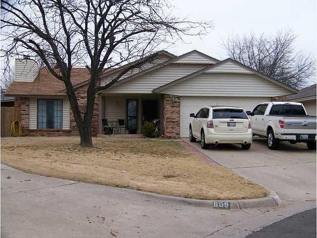1st image of 605 Westridge Ct