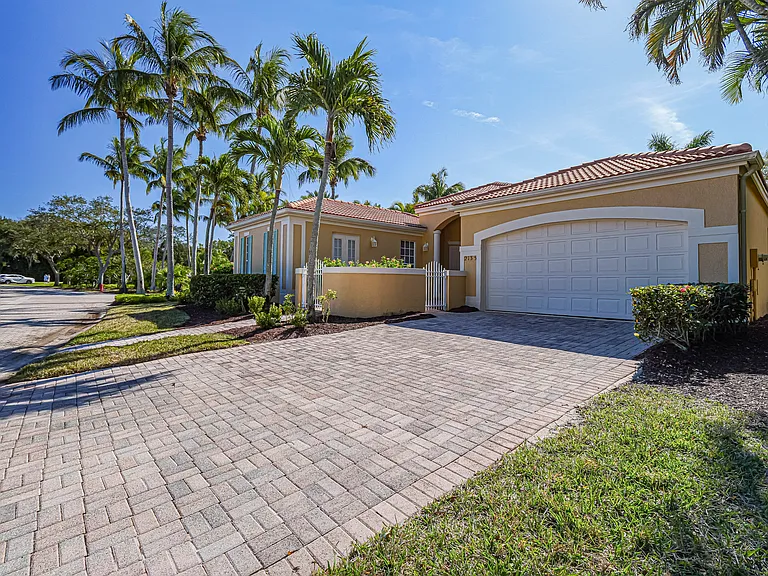 2135 S Maiden Ln — Photo 40