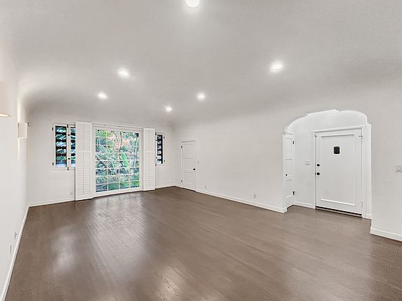 2nd image of 1218 N La Cienega Blvd #D1