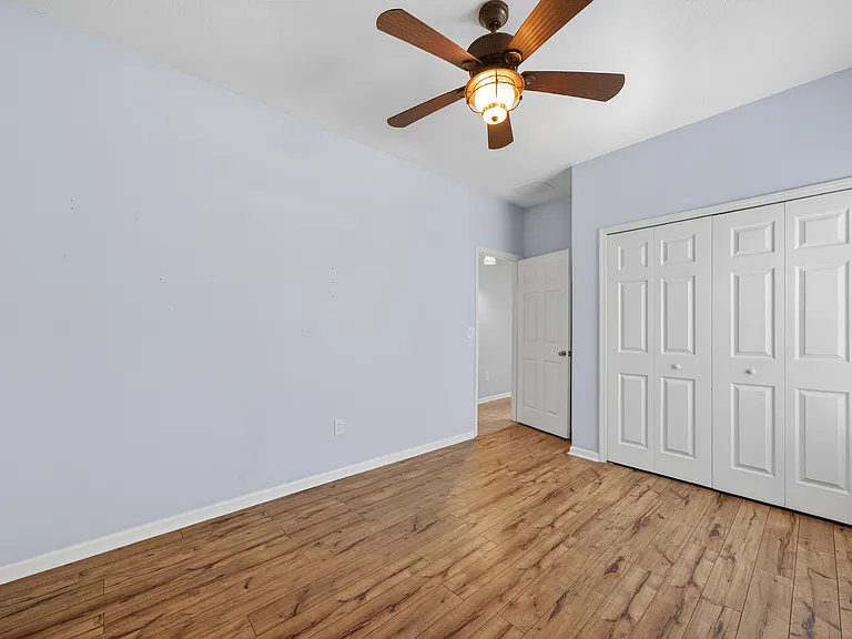 112 Kildrummy Ct — Photo 21
