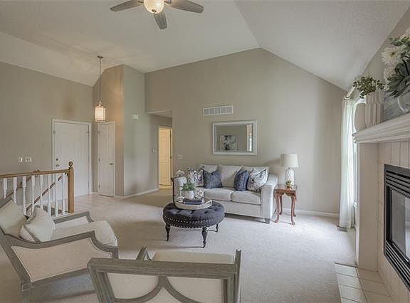 5th image of 15704 Travis St