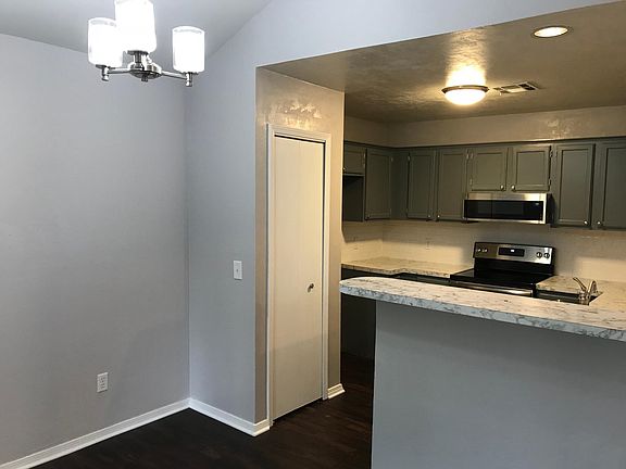 5th image of 1057 SW 103rd Ter