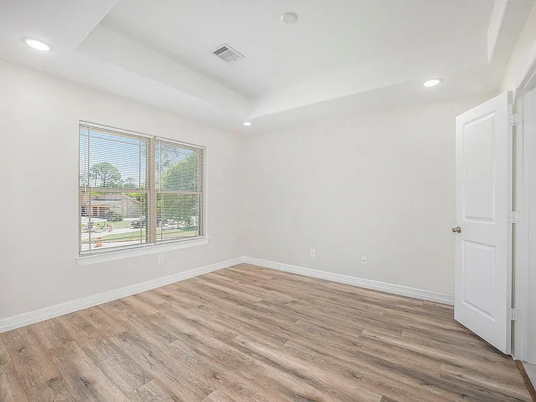 7711 Antoine Dr — Photo 19