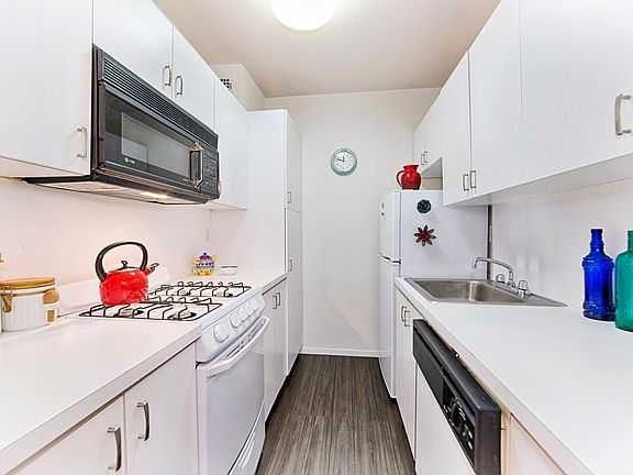 5th image of 225 E 76th St APT 1A