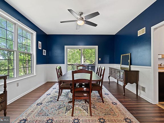 4th image of 320 Baker Dr