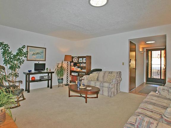 4th image of 5009 La Fiesta Dr NE