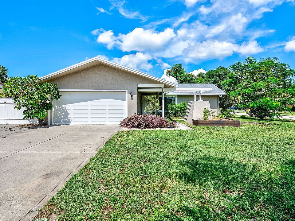 1st image of 13331 Hacienda Dr