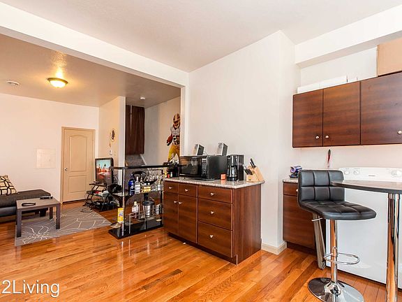 3rd image of 122 S 12th St #8129161