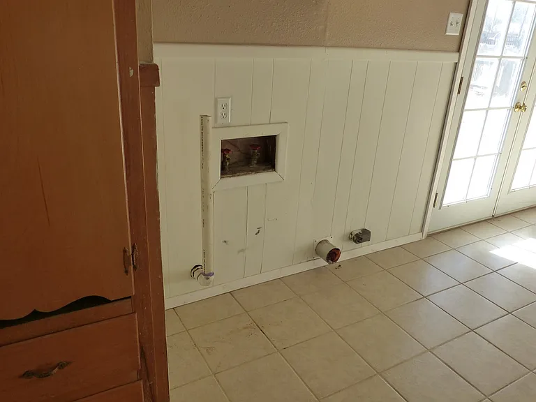 703 Dixie Dr — Photo 7
