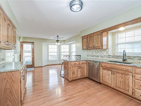 2nd image of 2601 NE Quail Walk Trl