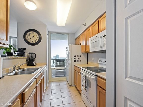 5th image of 345 N La Salle Dr APT 3706