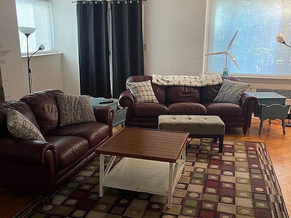 3rd image of 5605 Woodbine Ave