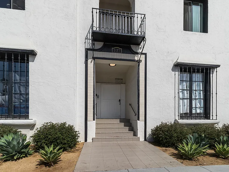 1827 E 4th St #18 — Photo 31