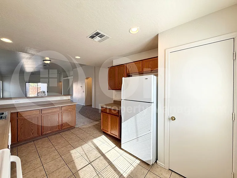 3425 S 95th Dr — Photo 8
