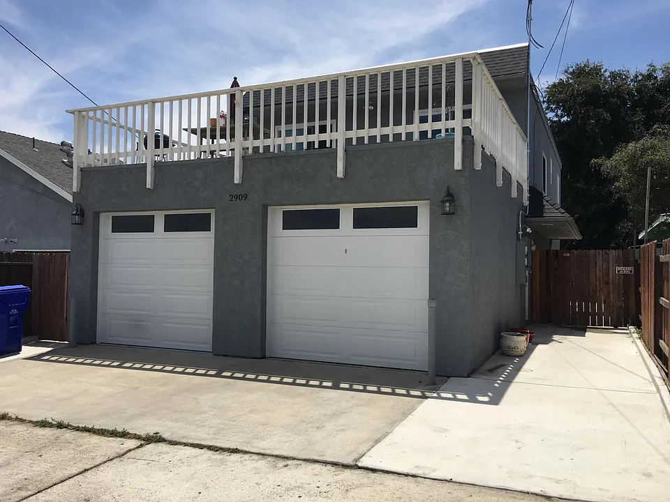 2909 Vancouver Ave