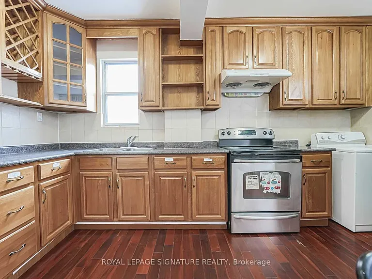80 Markham St — Photo 2