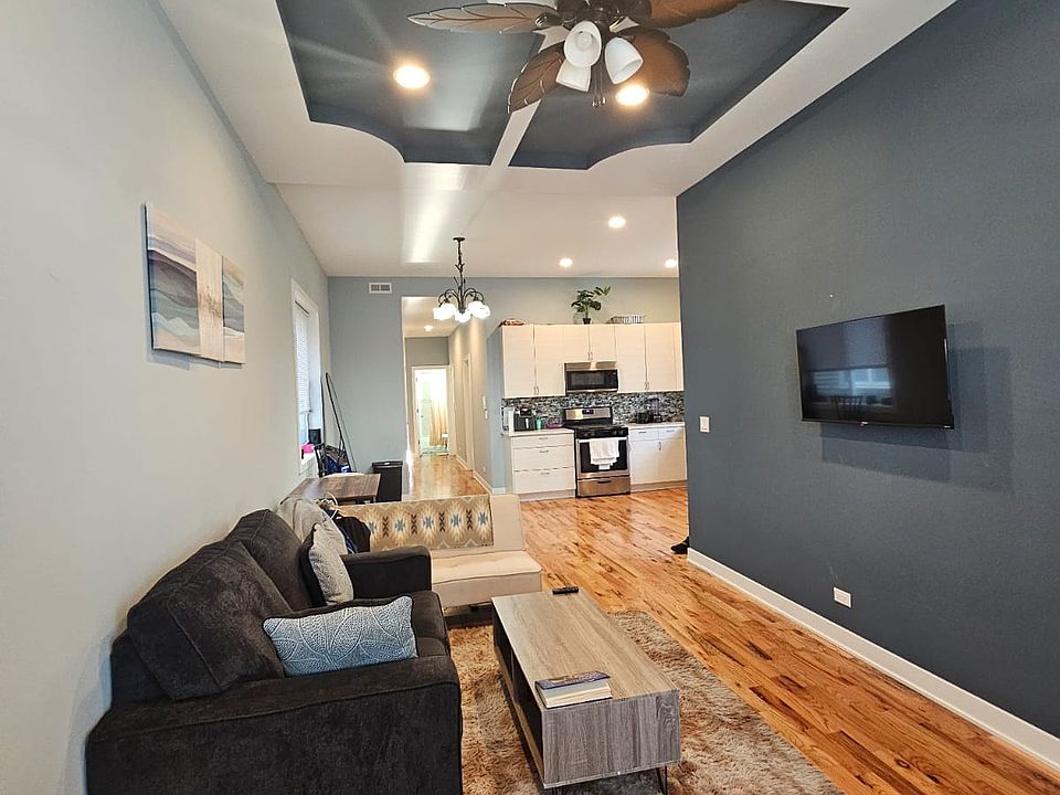 2nd image of 184 N Lamon Ave #3