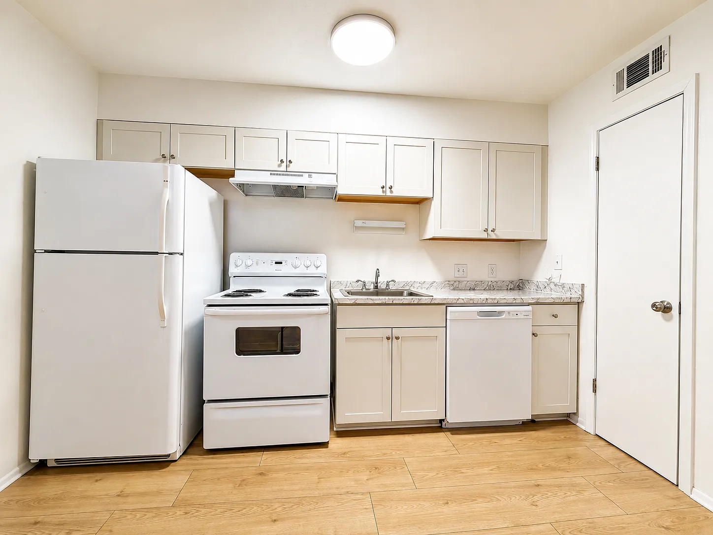 1 bed, 800 sqft, $1,150 — Photo 4